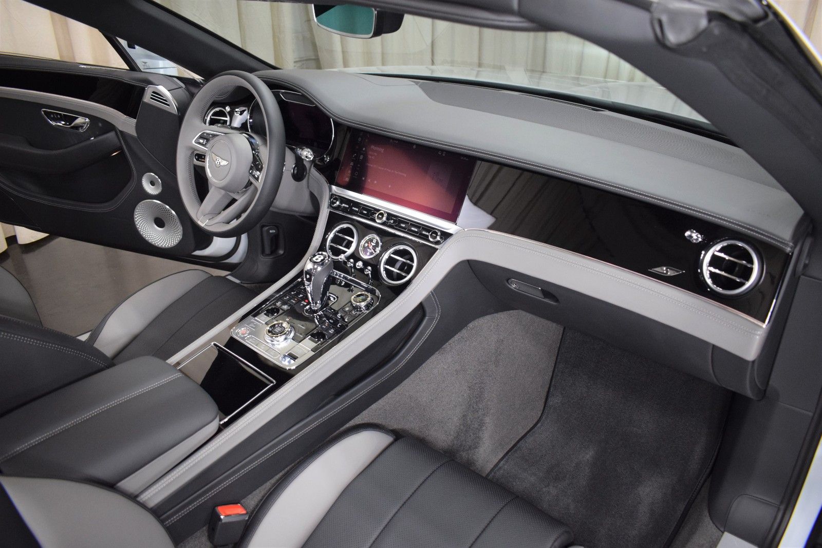 Thumbnail: 2024 Bentley Continental - 27