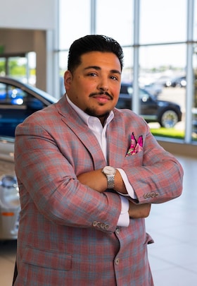 Staff member Julio Gonzalez from ID_47eb3fc2b565