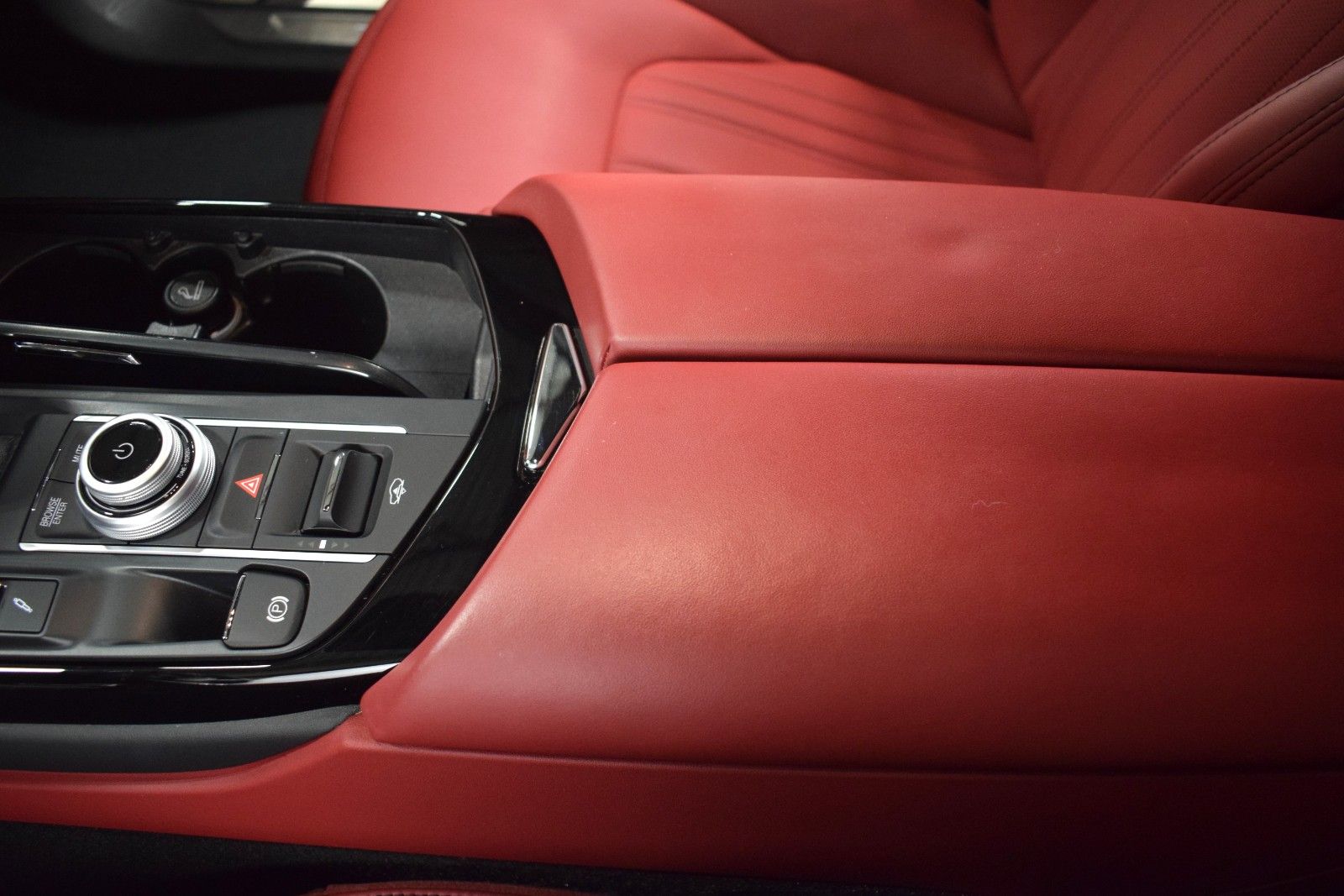 Thumbnail: 2022 Maserati Levante - 35