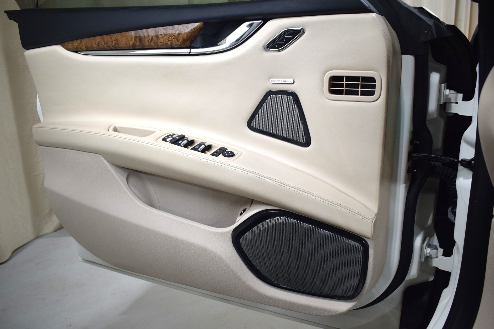 Thumbnail: 2014 Maserati Quattroporte - 38