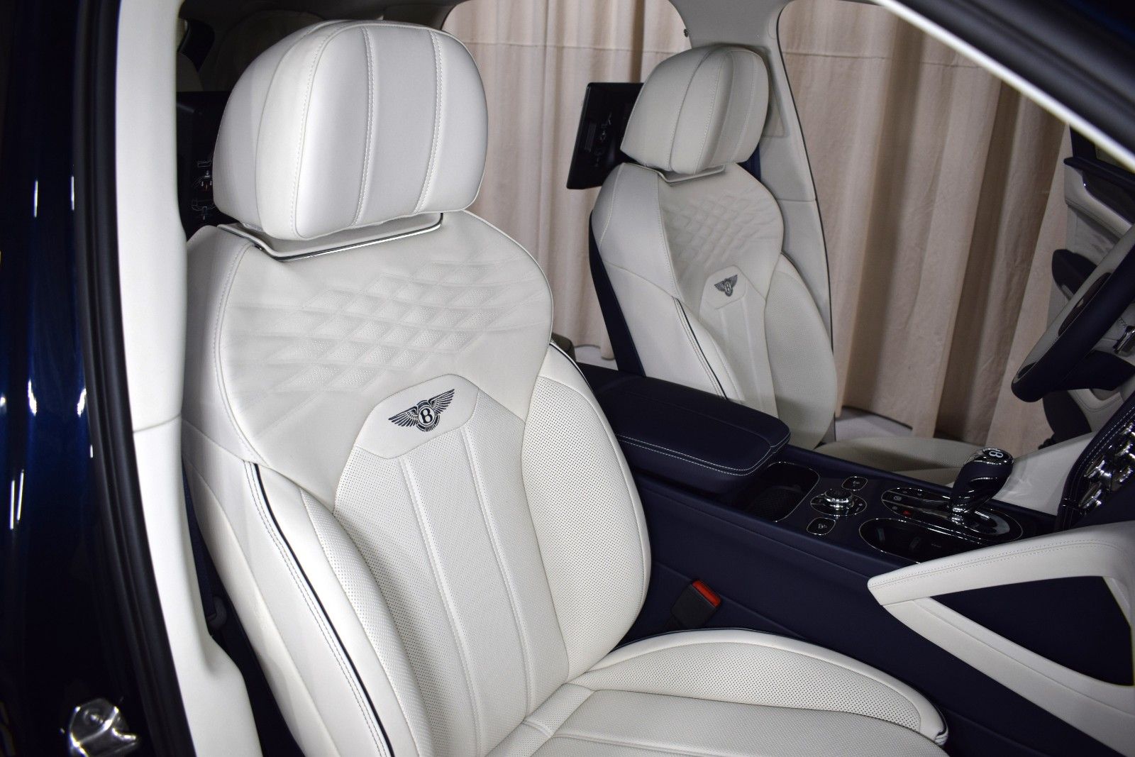 Thumbnail: 2025 Bentley Bentayga - 25