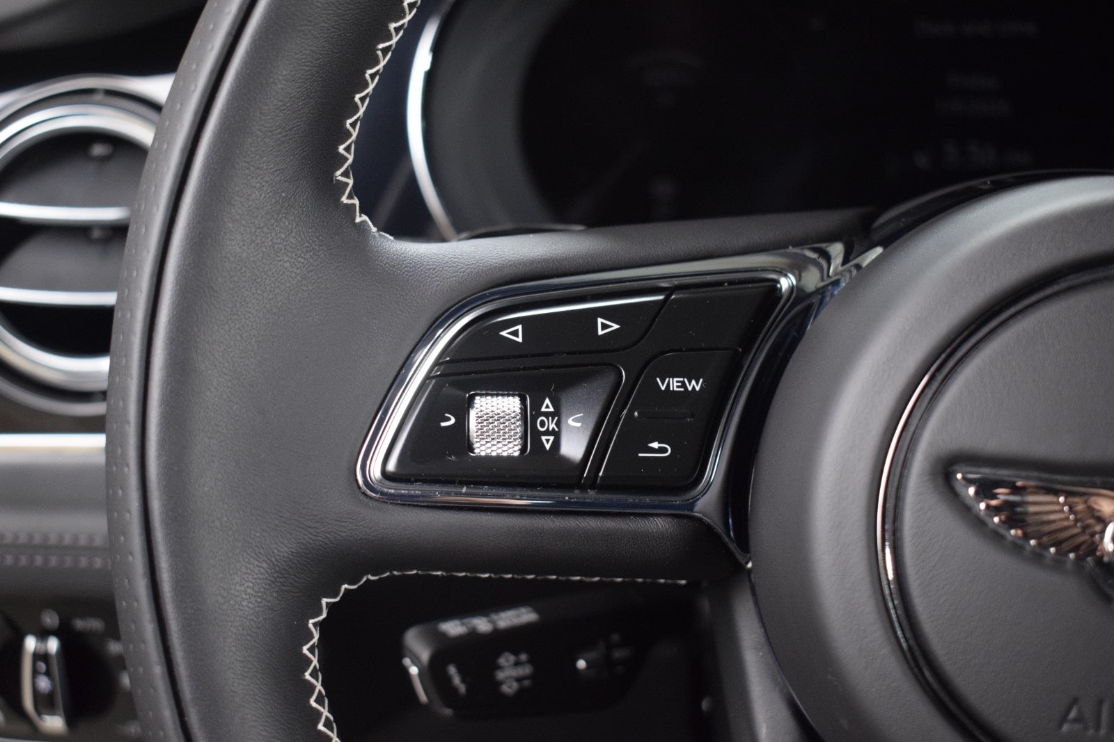 Thumbnail: 2023 Bentley Bentayga - 26