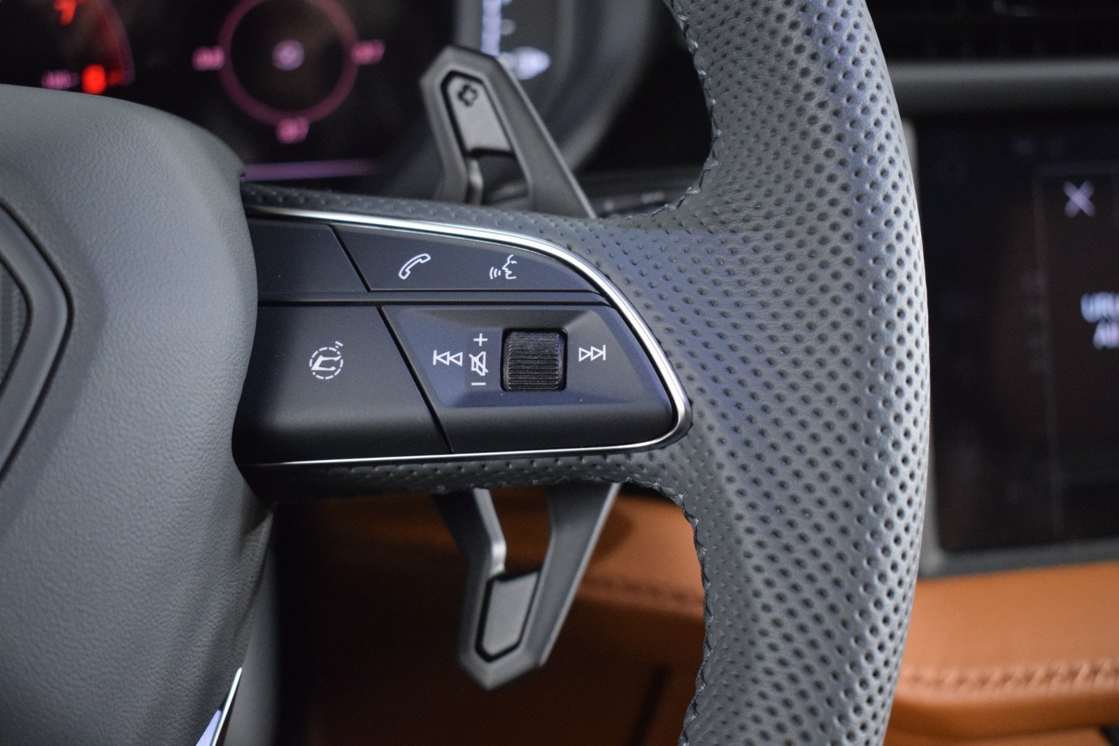 Thumbnail: 2025 Lamborghini Urus - 28