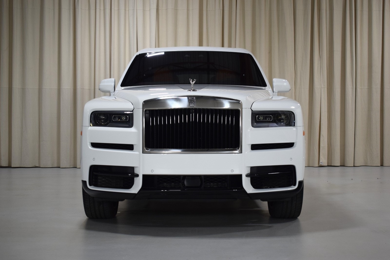 Thumbnail: 2023 Rolls-Royce Cullinan - 9