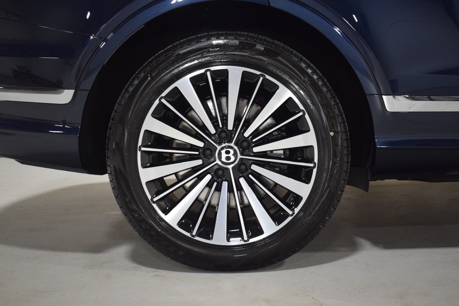 Thumbnail: 2025 Bentley Bentayga - 6