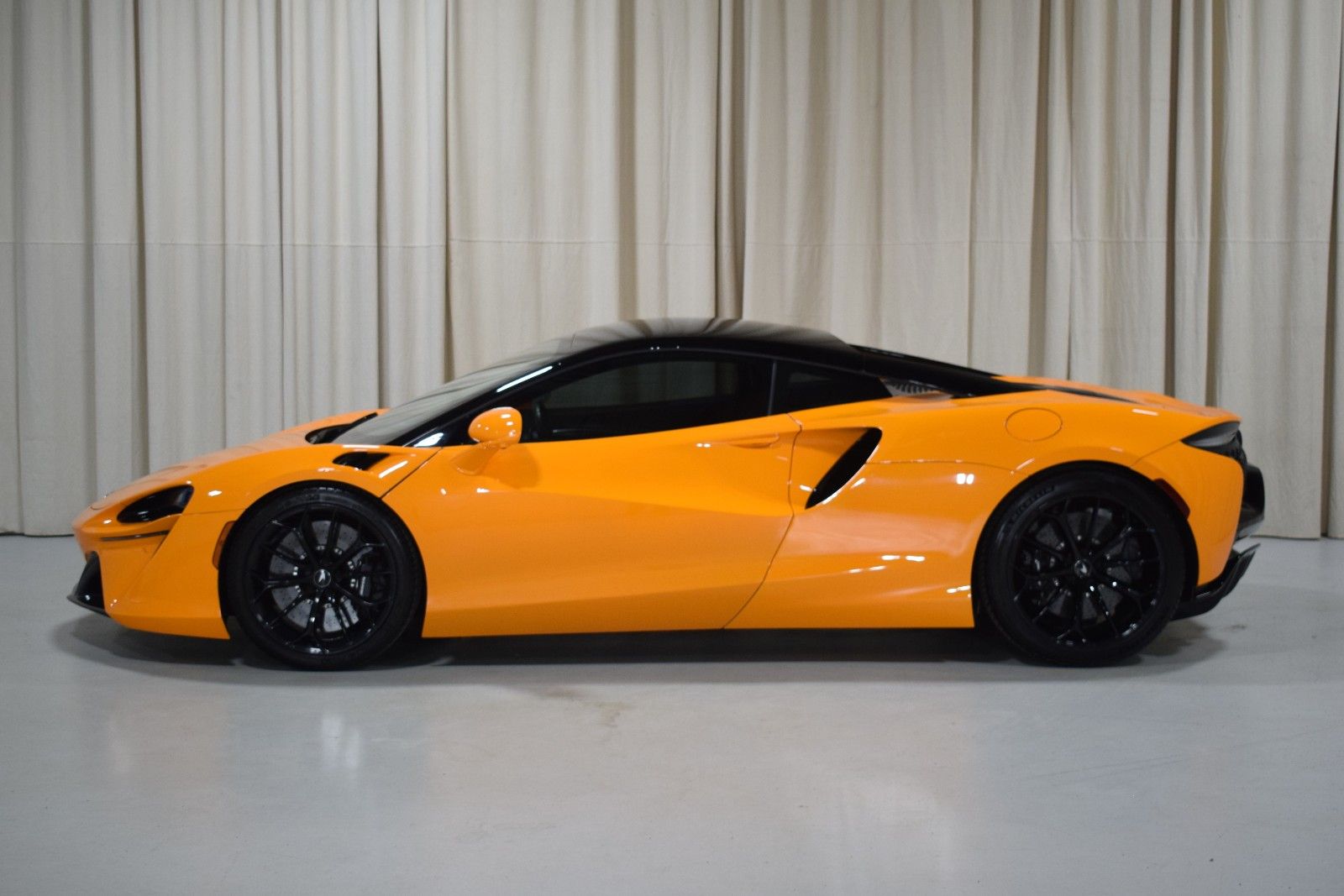 Thumbnail: 2024 Mclaren Artura - 4