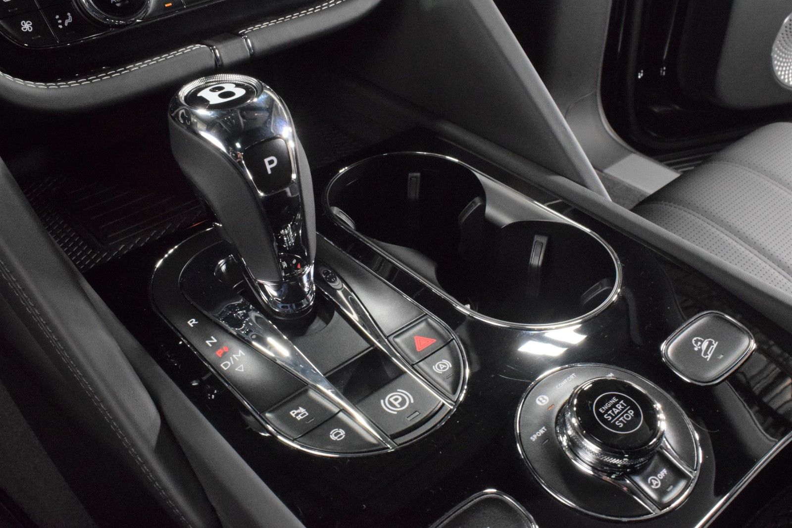 Thumbnail: 2024 Bentley Bentayga - 41