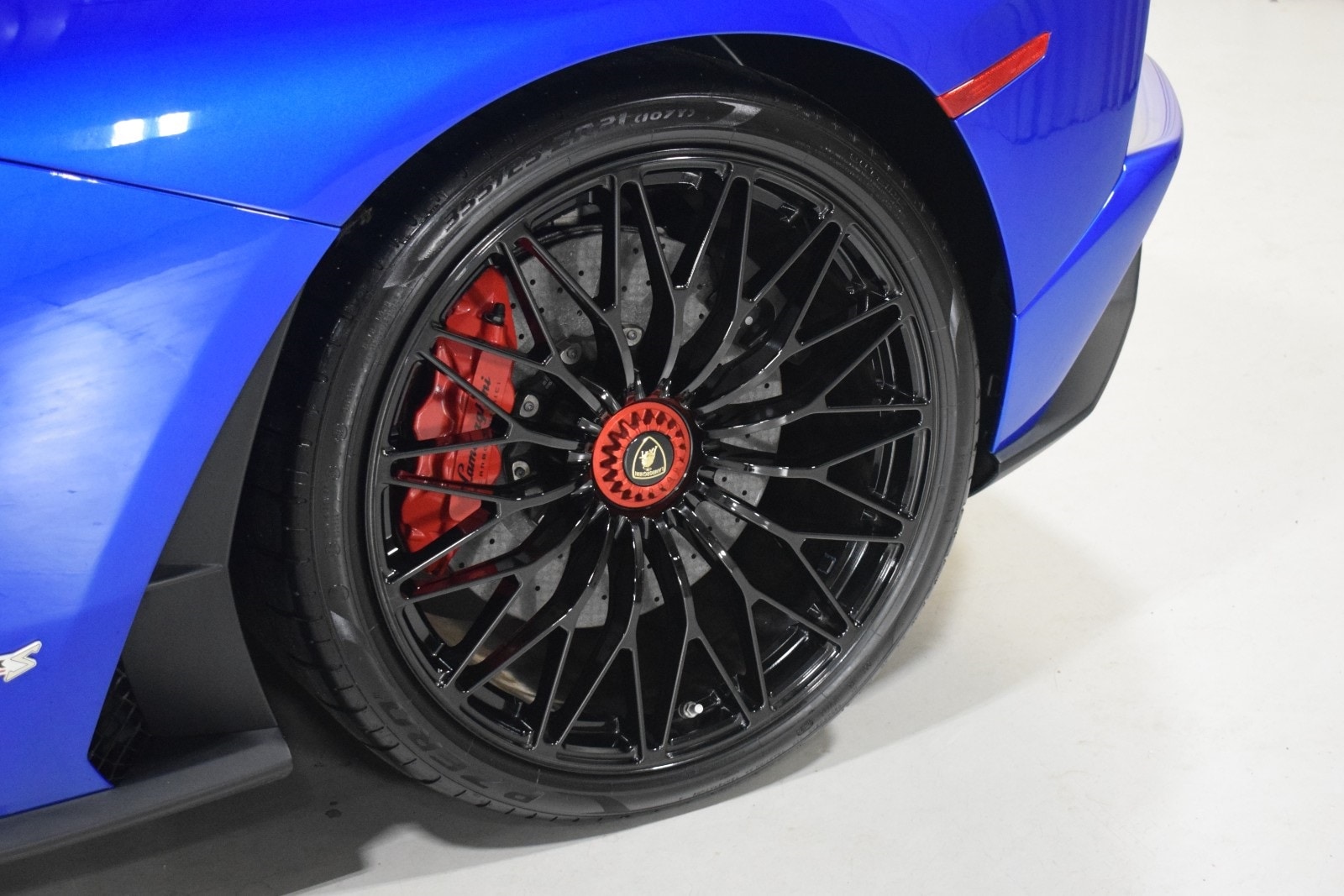 Thumbnail: 2019 Lamborghini Aventador - 7