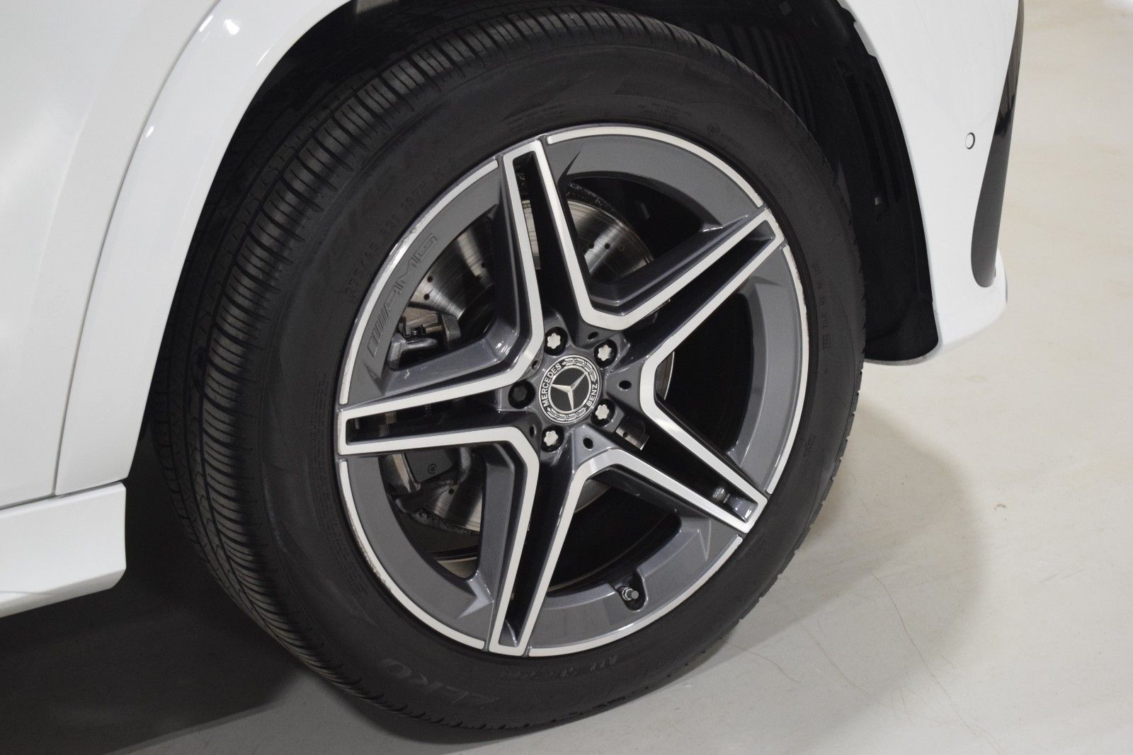 Thumbnail: 2025 Mercedes-Benz GLS - 17