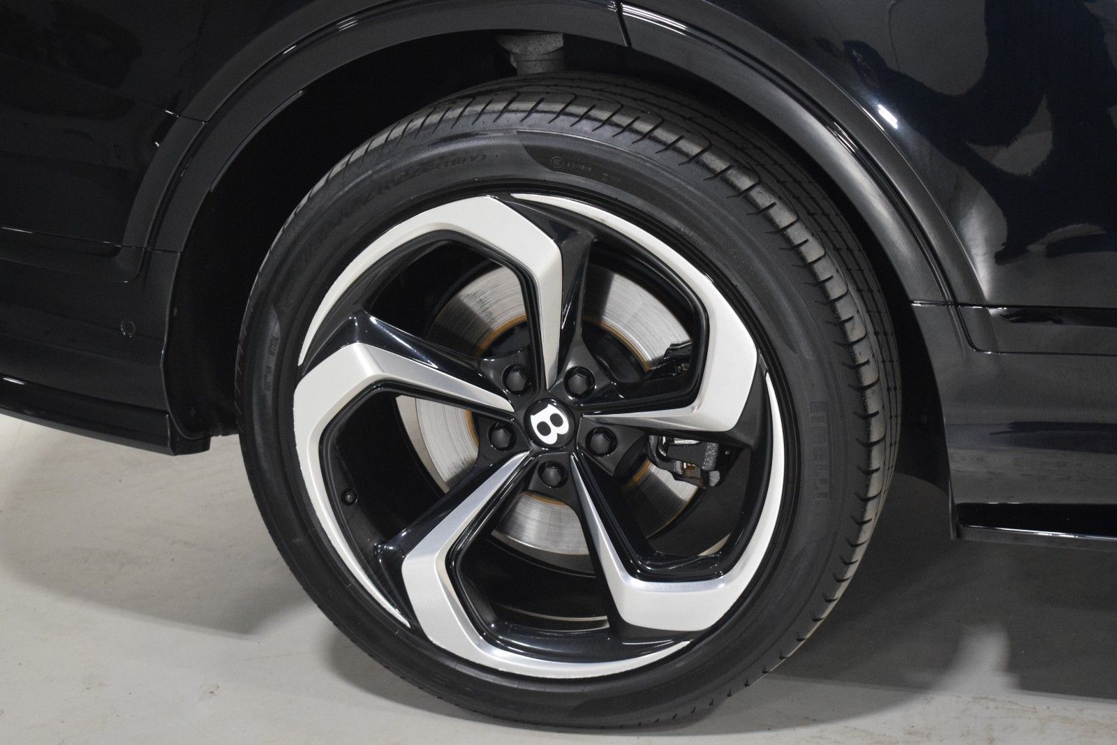 Thumbnail: 2022 Bentley Bentayga - 6