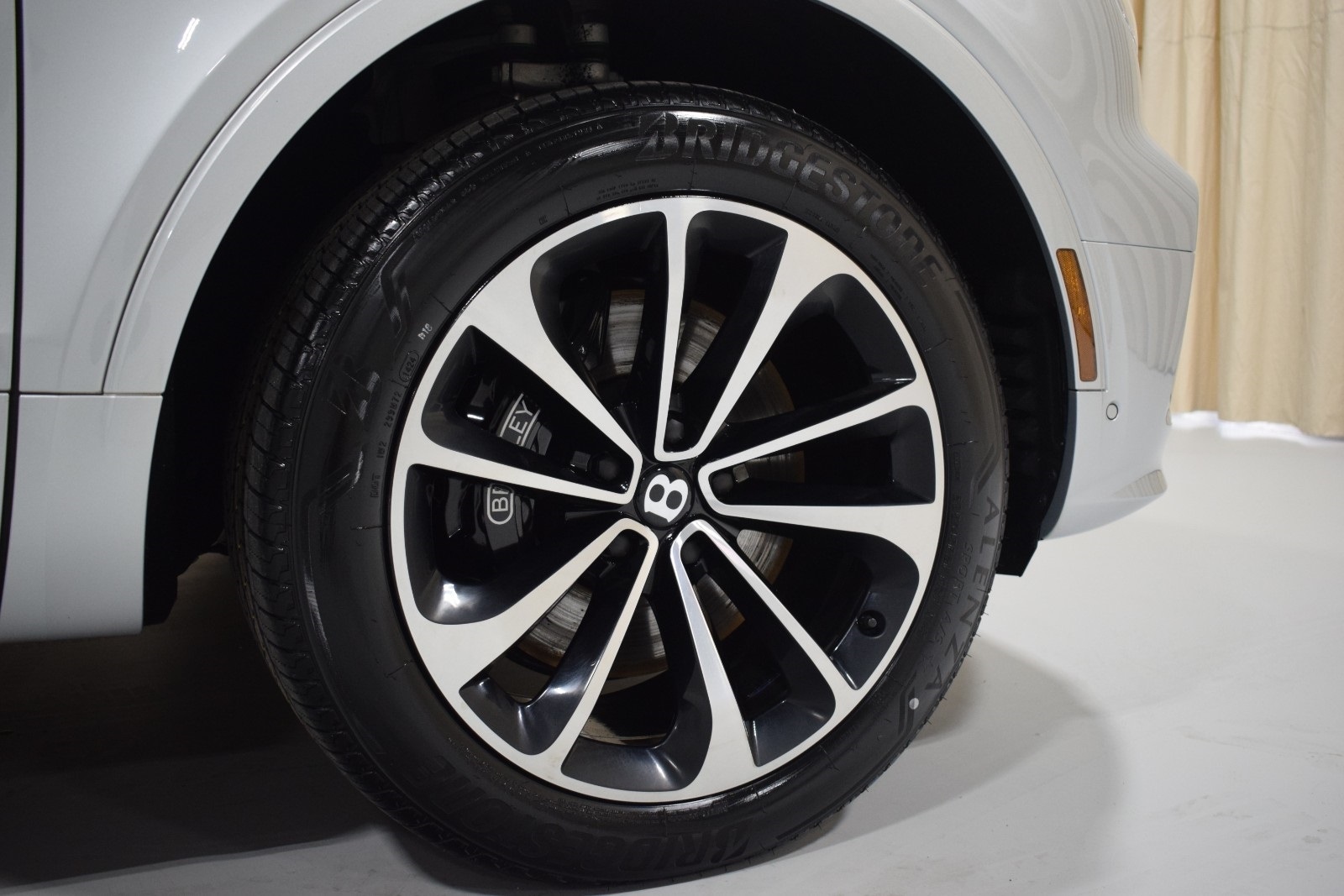 2021 Bentley Bentayga  7