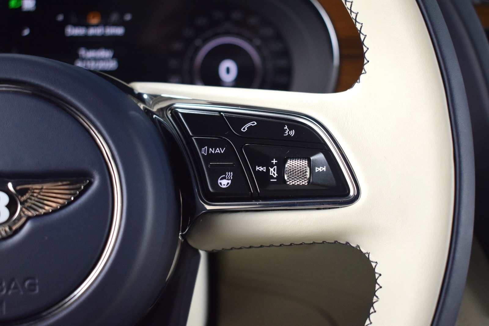 Thumbnail: 2024 Bentley Bentayga - 30