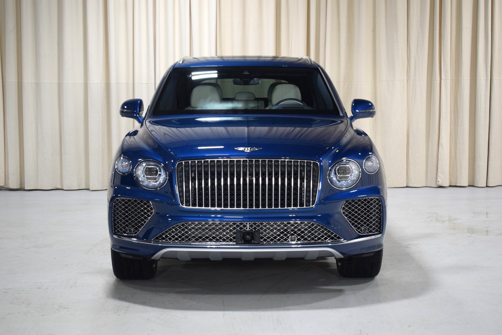 Thumbnail: 2024 Bentley Bentayga - 11