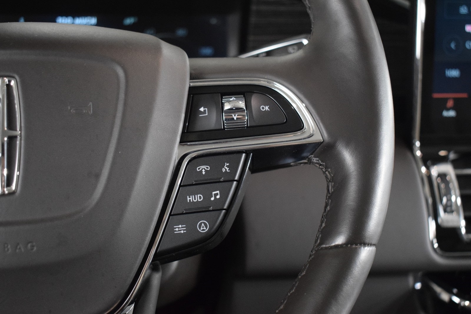 Thumbnail: 2023 Lincoln Navigator - 30