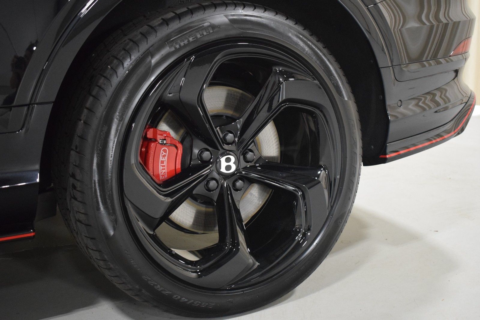 Thumbnail: 2025 Bentley Bentayga - 18