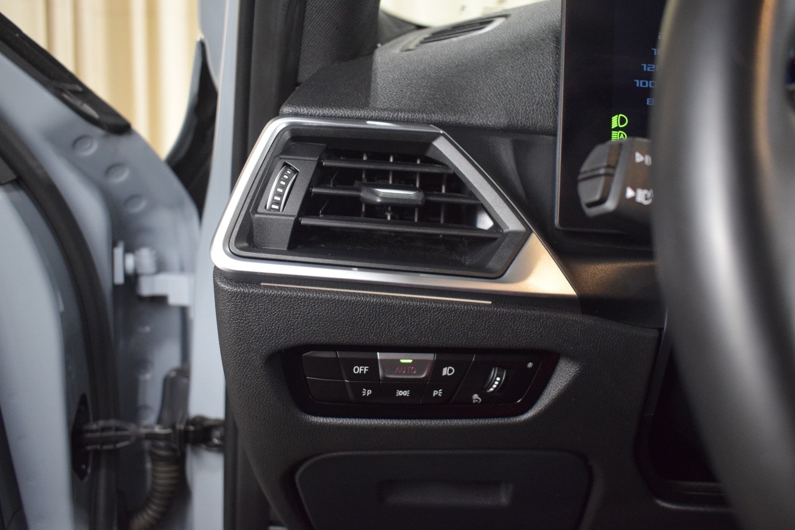 Thumbnail: 2023 BMW M3 - 27