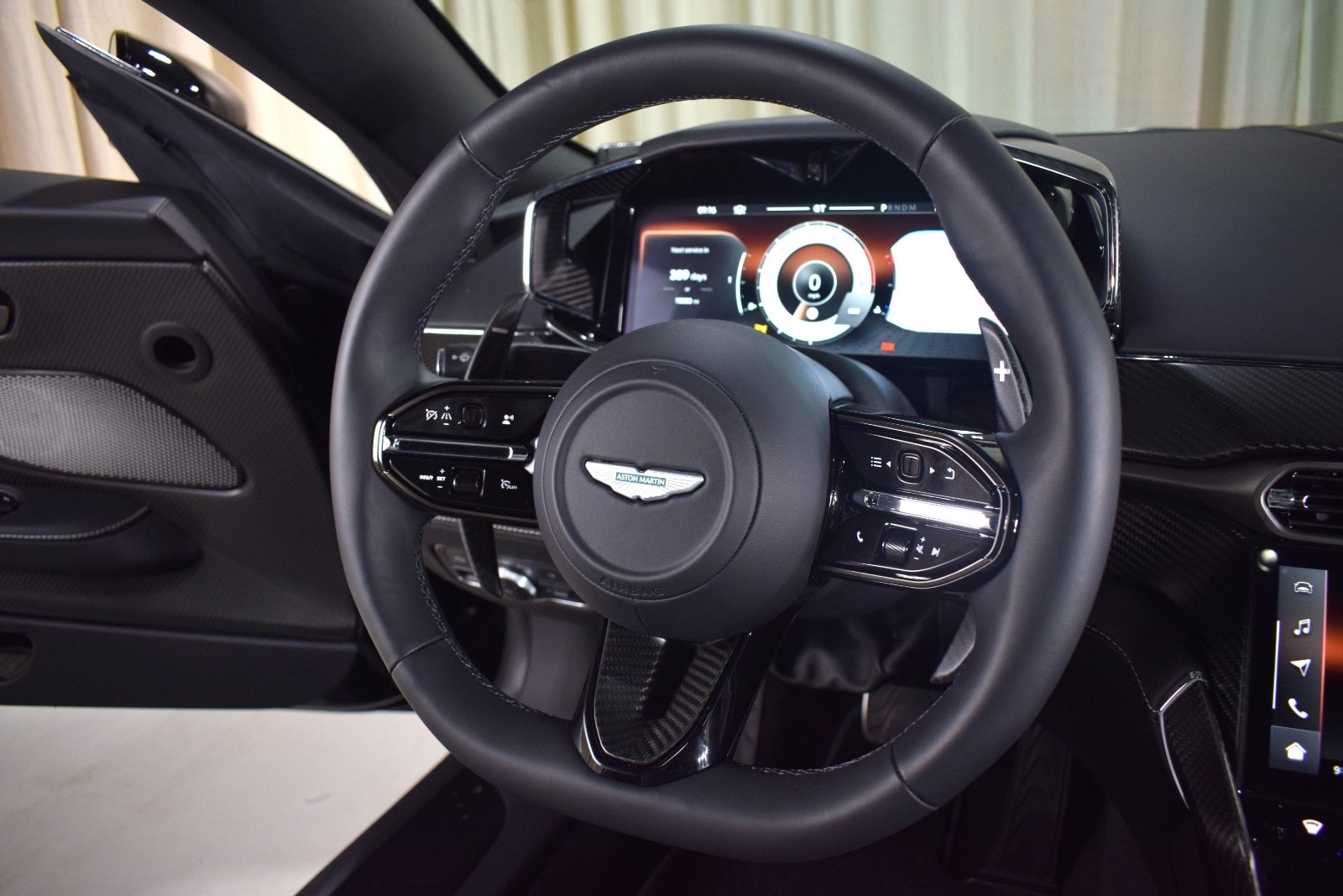 Thumbnail: 2025 Aston Martin Vanquish - 23