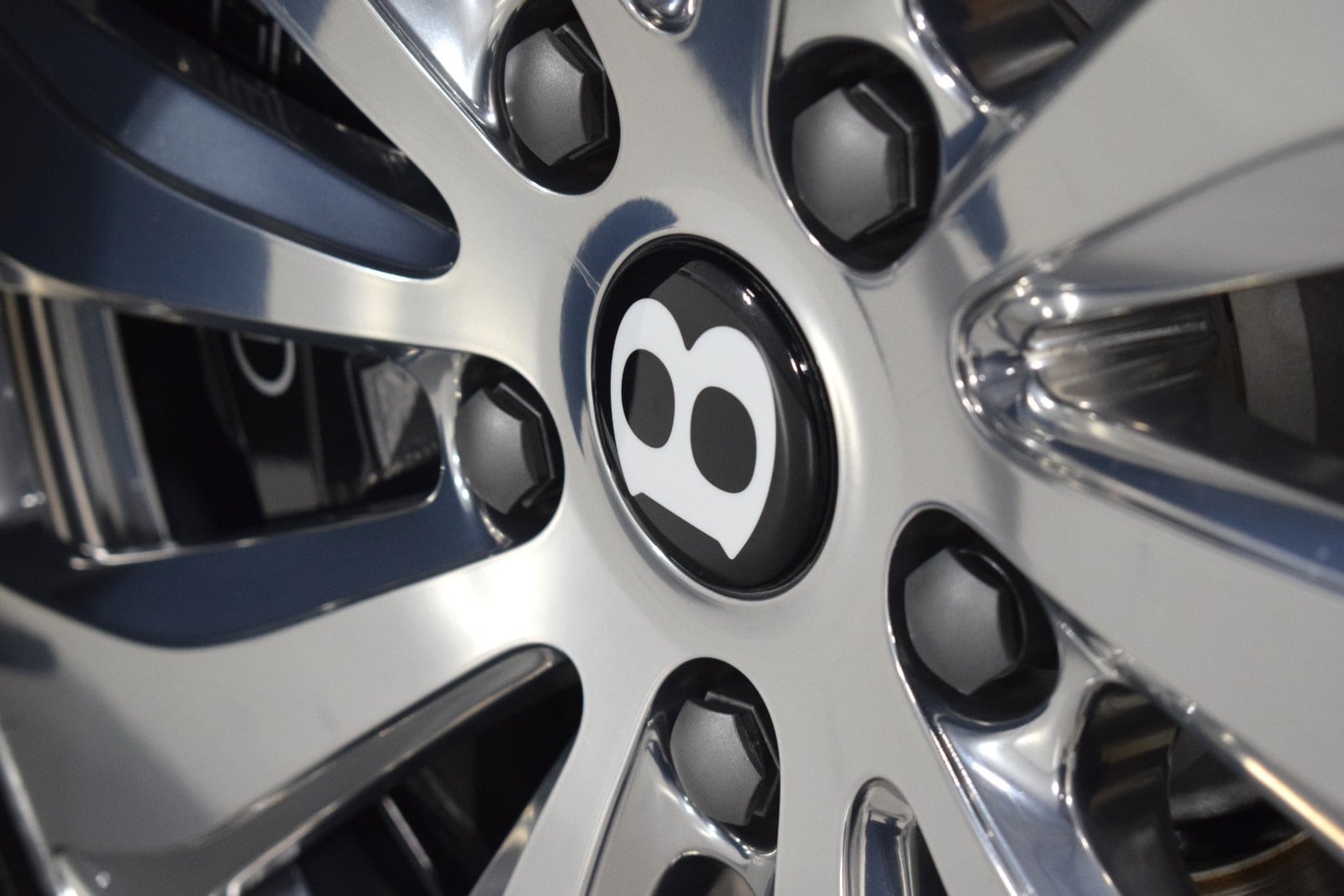 Thumbnail: 2020 Bentley Flying Spur - 18