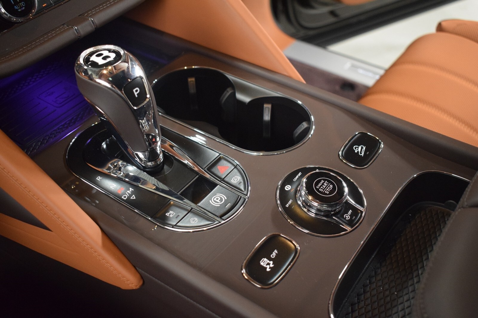 Thumbnail: 2025 Bentley Bentayga - 36