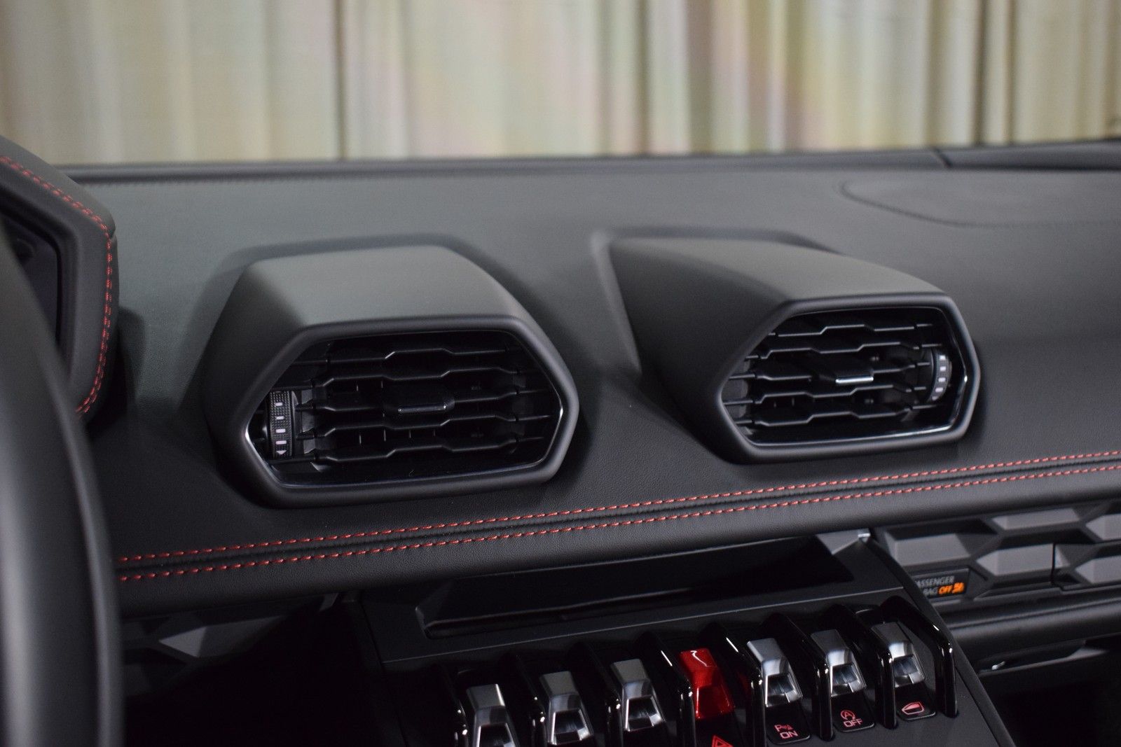 Thumbnail: 2023 Lamborghini Huracan - 30