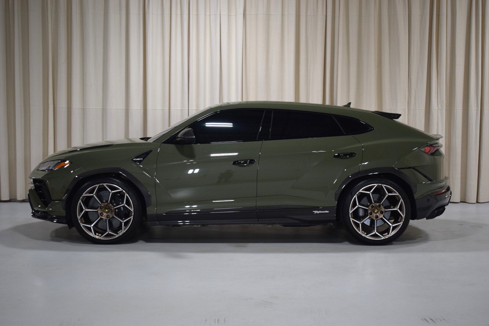 2024 Lamborghini Urus Performante photo 3