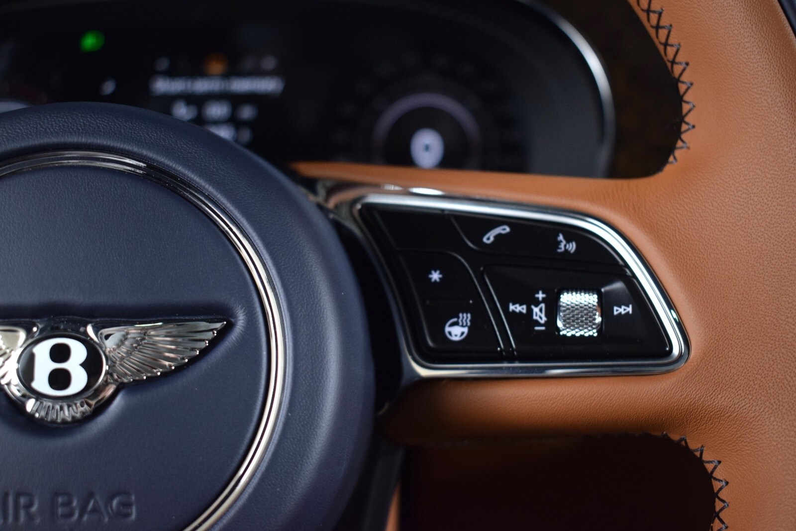 Thumbnail: 2025 Bentley Bentayga - 31