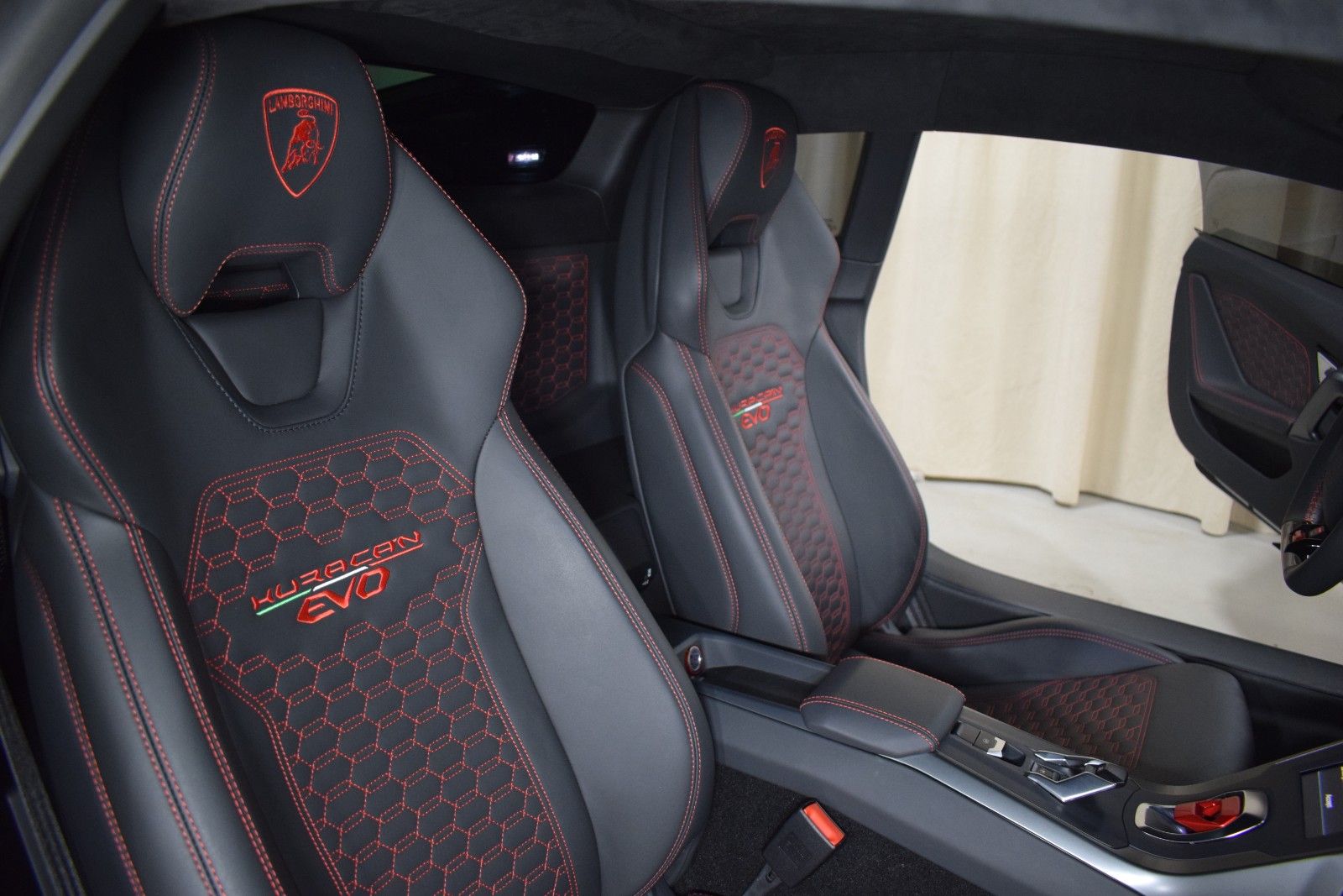 Thumbnail: 2023 Lamborghini Huracan - 19