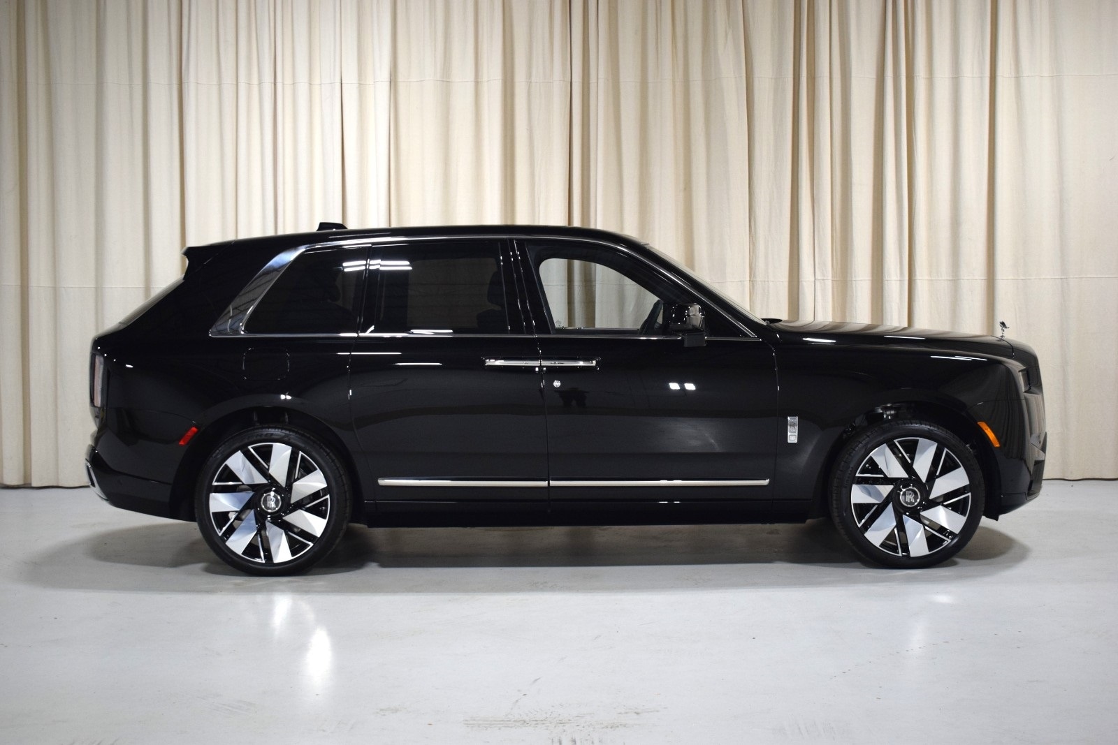 Thumbnail: 2026 Rolls-Royce Cullinan - 13