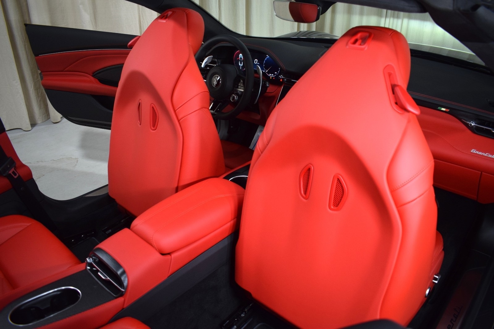 Thumbnail: 2026 Maserati GranCabrio - 22