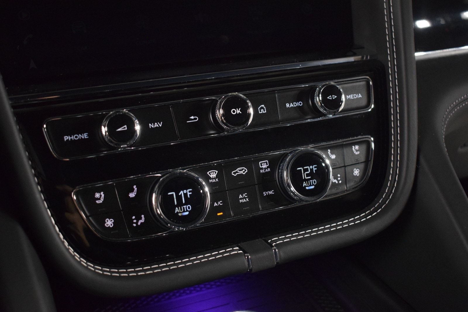 Thumbnail: 2023 Bentley Bentayga - 32