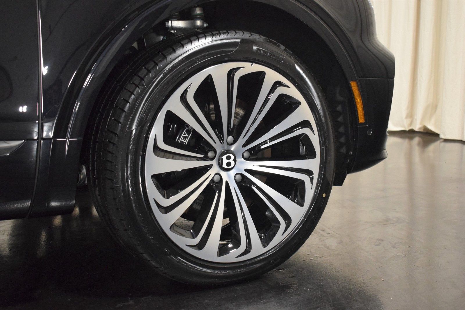 Thumbnail: 2024 Bentley Bentayga - 7