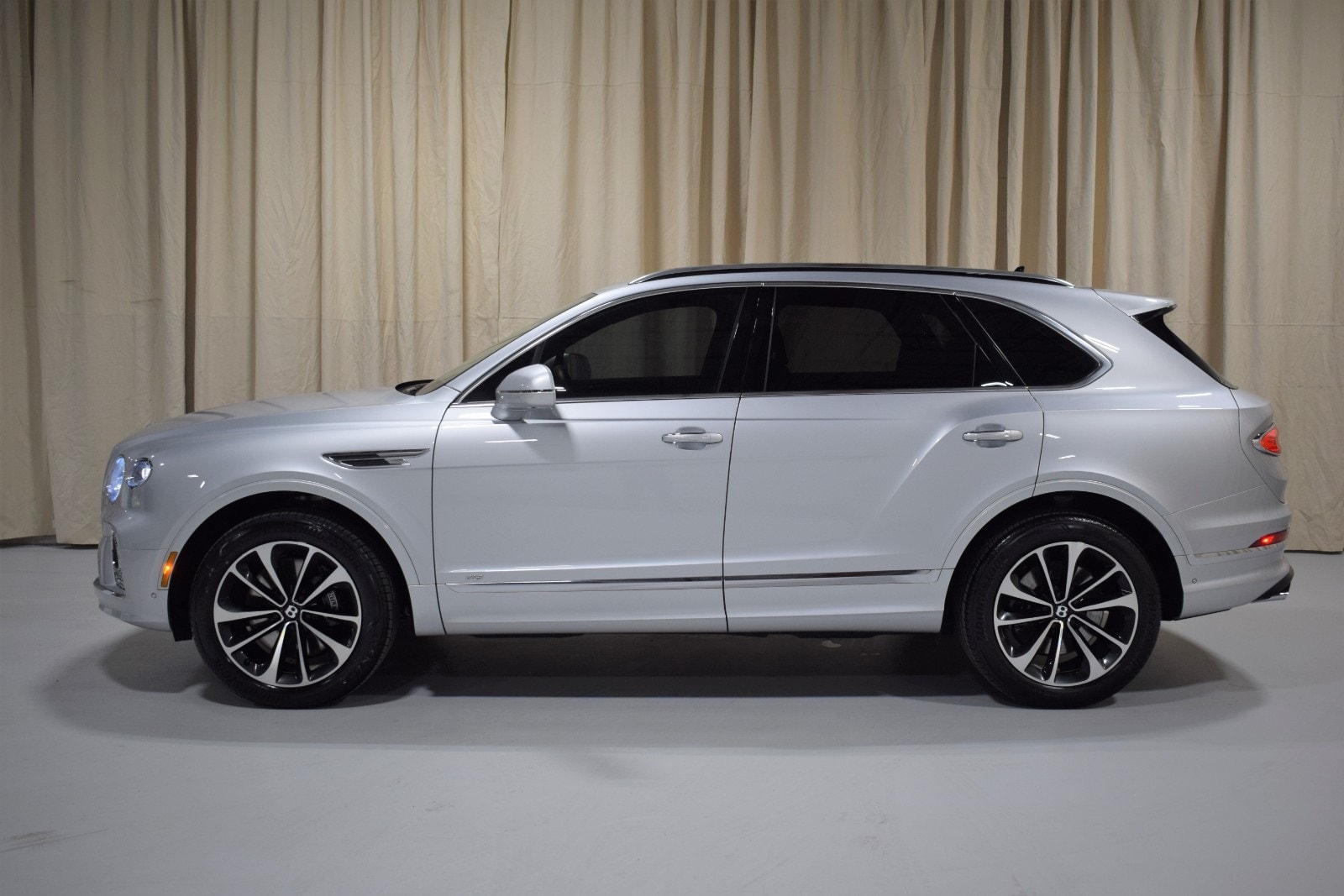 2021 Bentley Bentayga  11