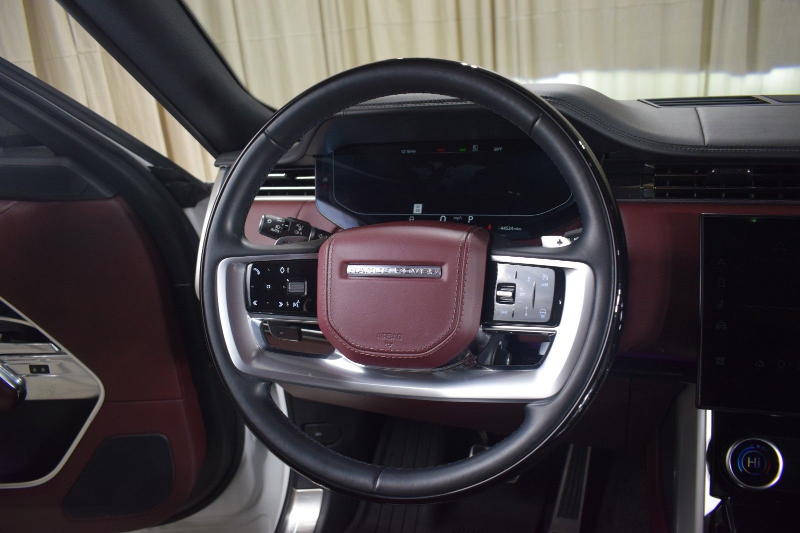 Thumbnail: 2023 Land Rover Range Rover - 25