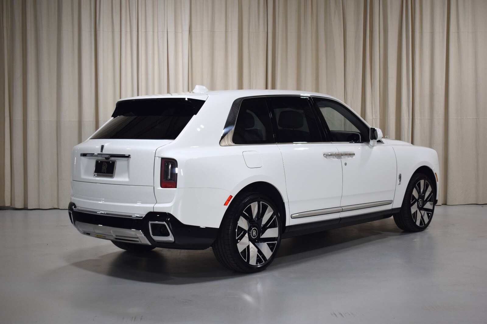 2026 Rolls Royce Cullinan RR photo 2