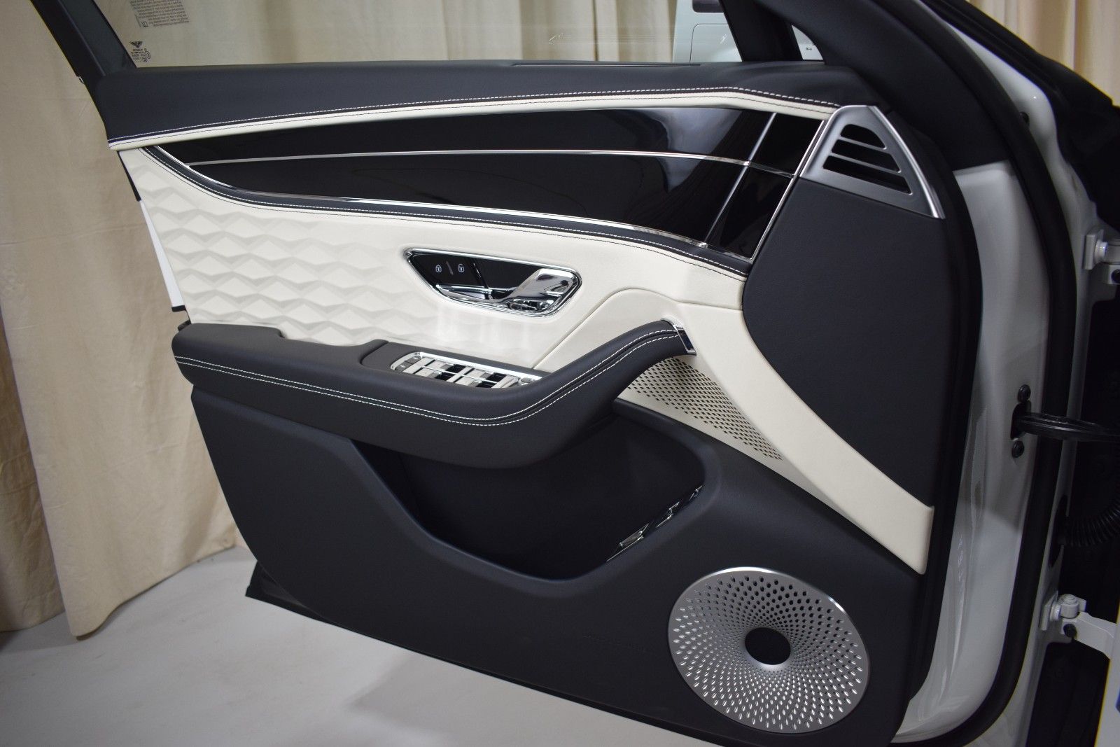 Thumbnail: 2025 Bentley Flying Spur - 36