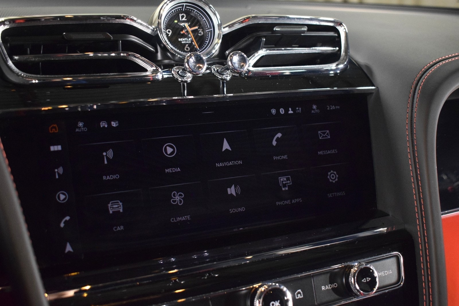 Thumbnail: 2022 Bentley Bentayga - 33