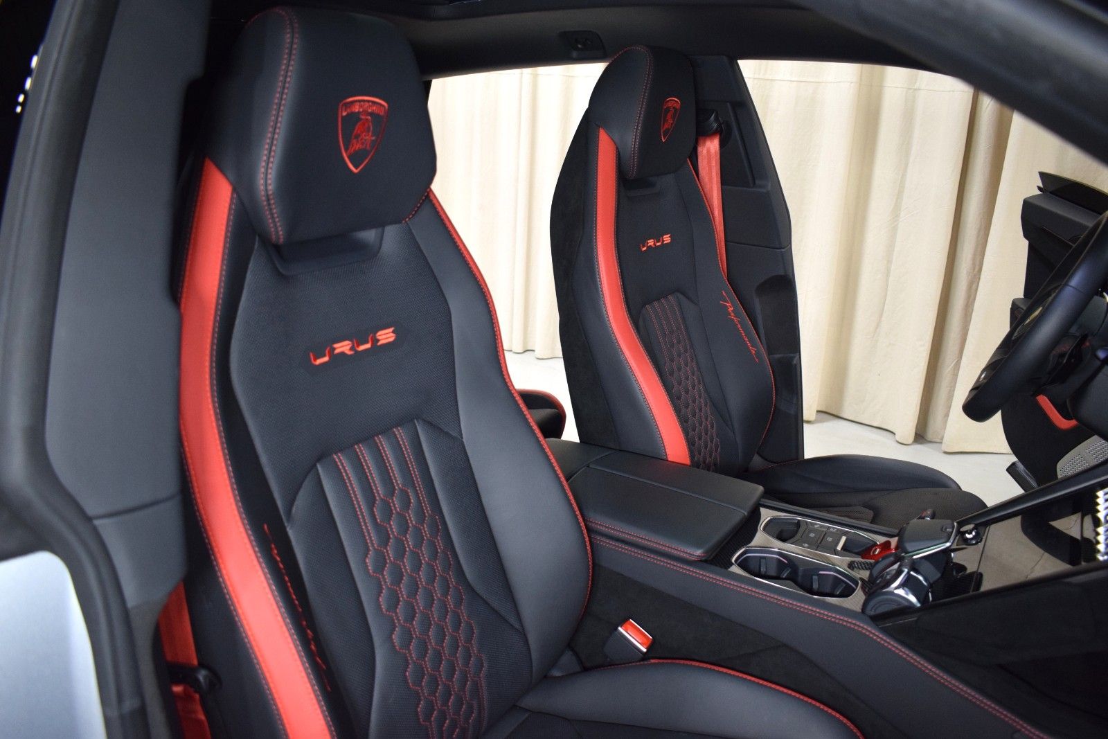 Thumbnail: 2024 Lamborghini Urus - 22