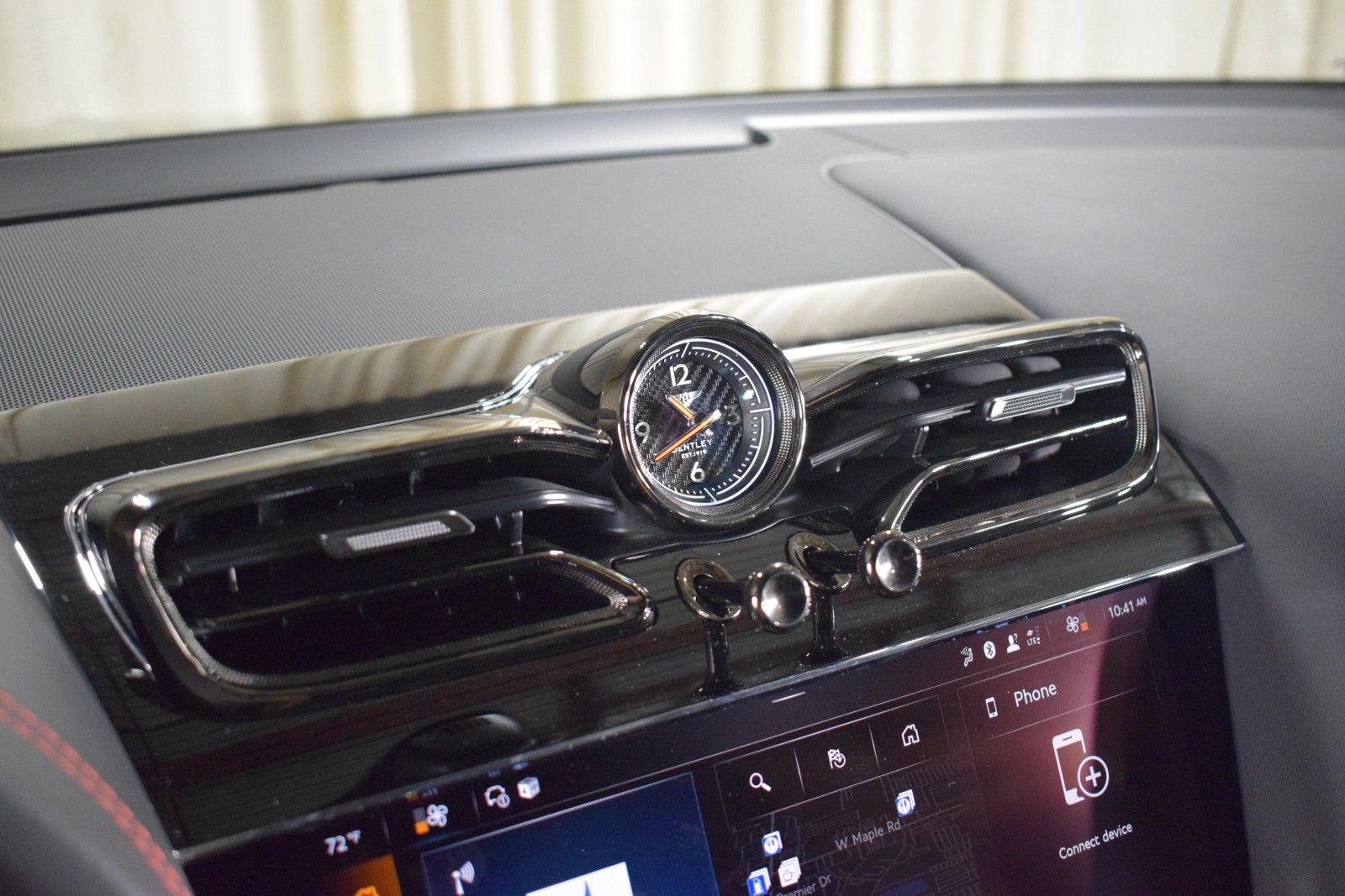 Thumbnail: 2025 Bentley Bentayga - 32