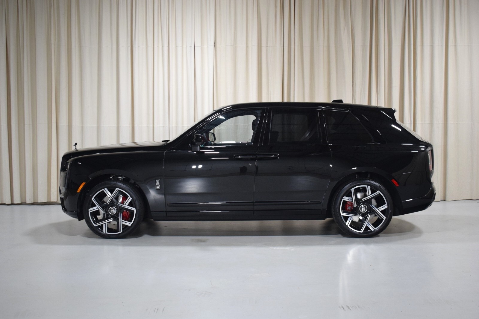 2026 Rolls Royce Cullinan Black Badge photo 2