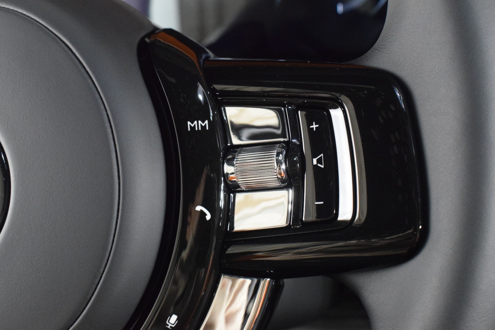 Thumbnail: 2024 Rolls-Royce Spectre - 26