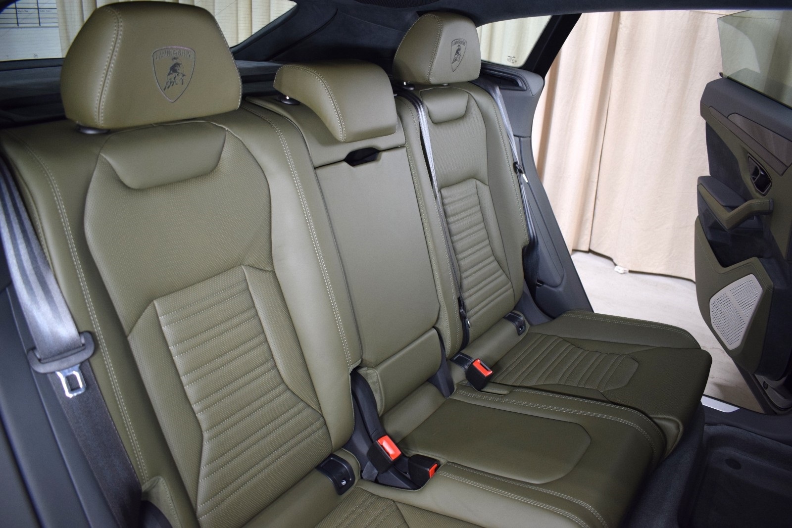 Thumbnail: 2025 Lamborghini Urus - 18