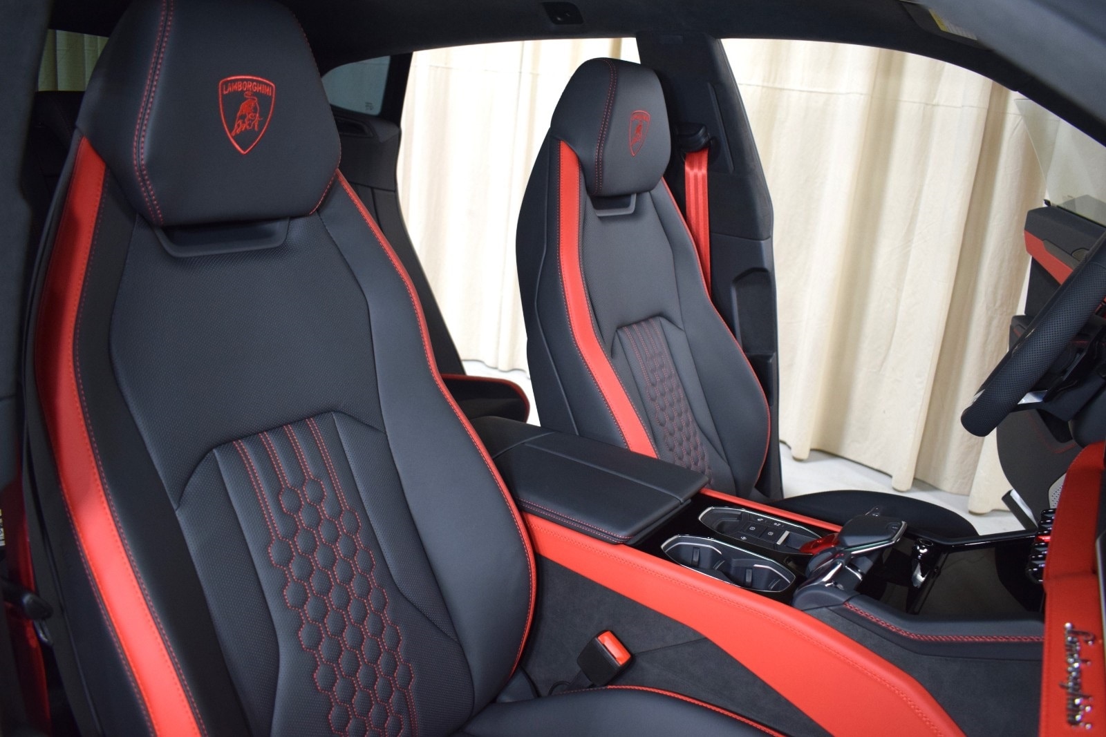 Thumbnail: 2025 Lamborghini Urus - 22