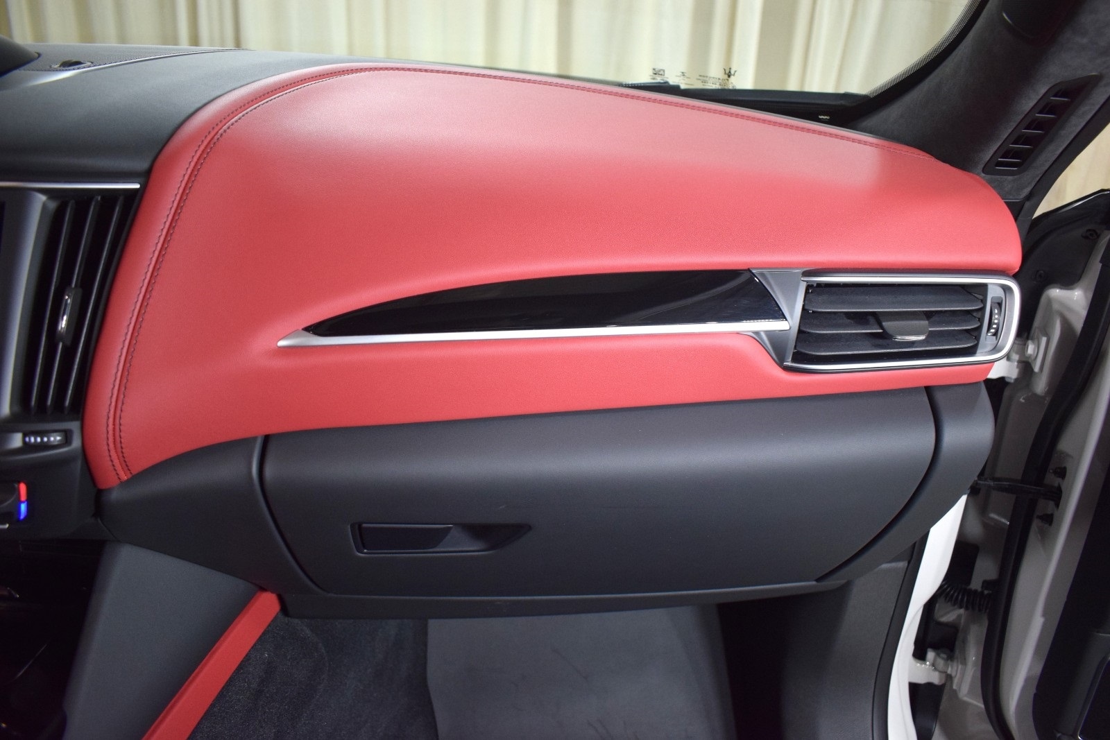 Thumbnail: 2022 Maserati Levante - 25