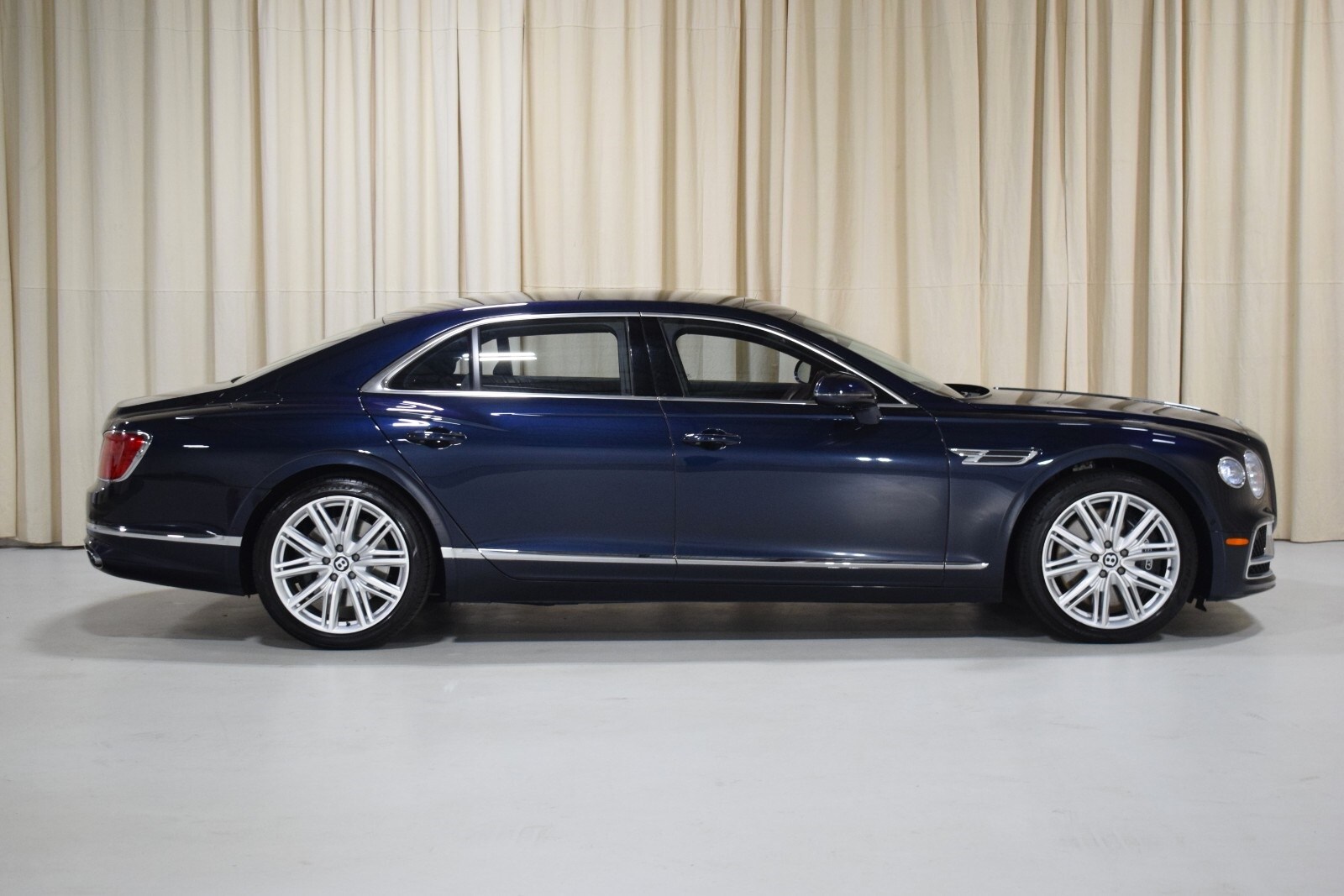 Thumbnail: 2023 Bentley Flying Spur - 5