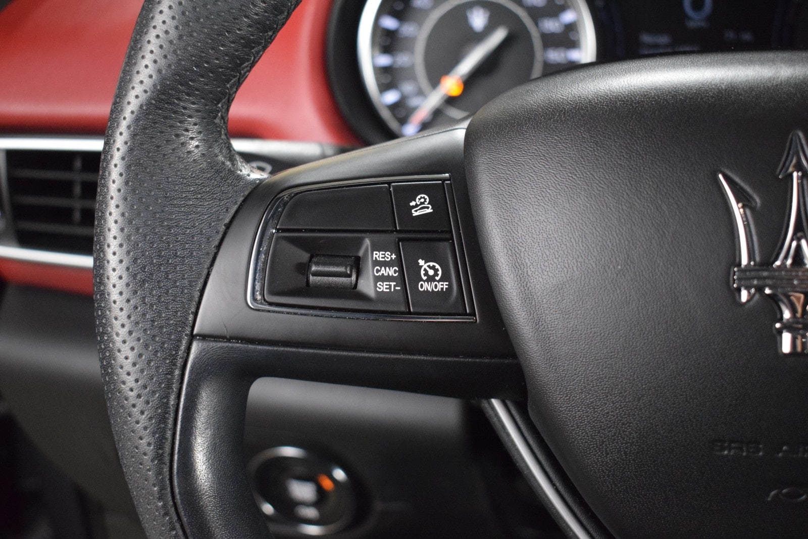 Thumbnail: 2022 Maserati Levante - 26