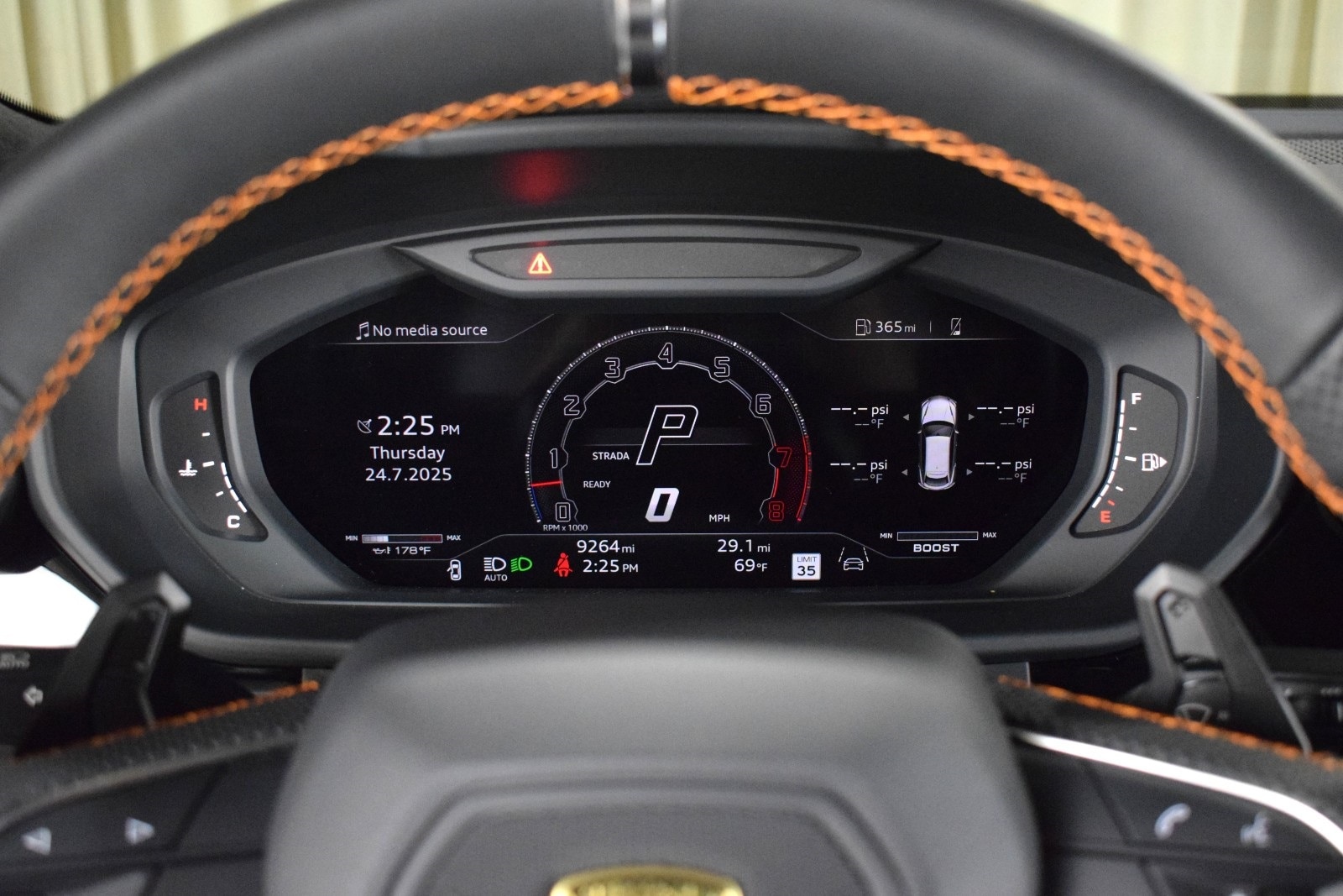 Thumbnail: 2023 Lamborghini Urus - 29