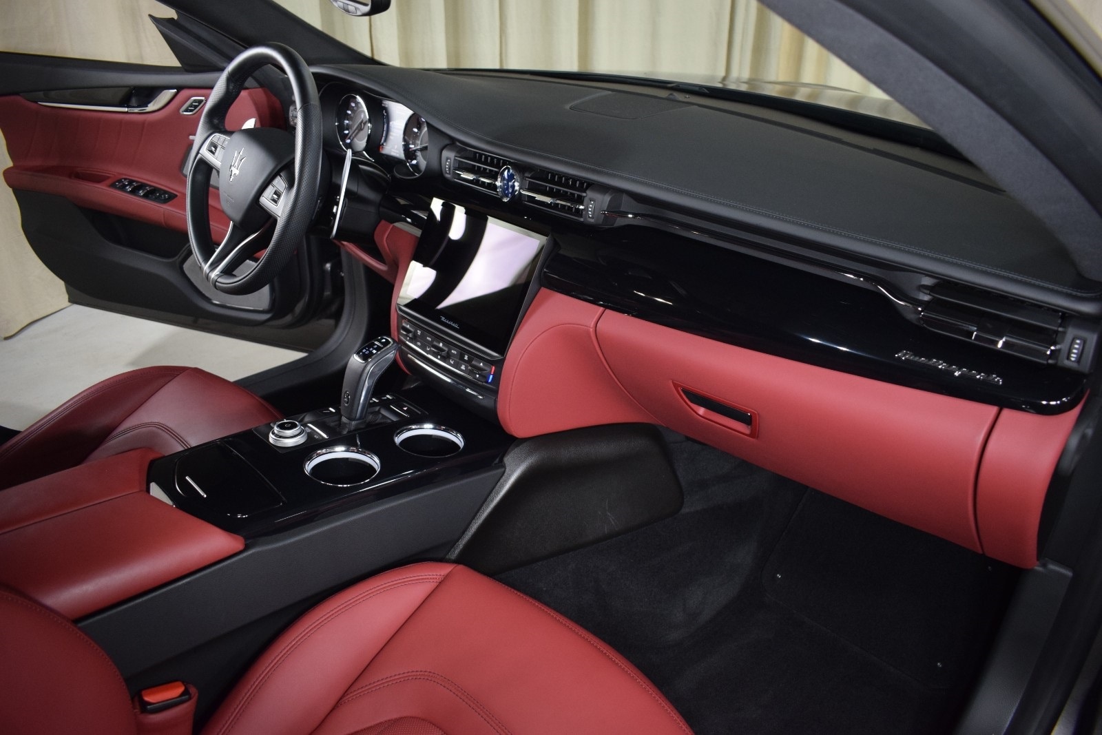 Thumbnail: 2022 Maserati Quattroporte - 25