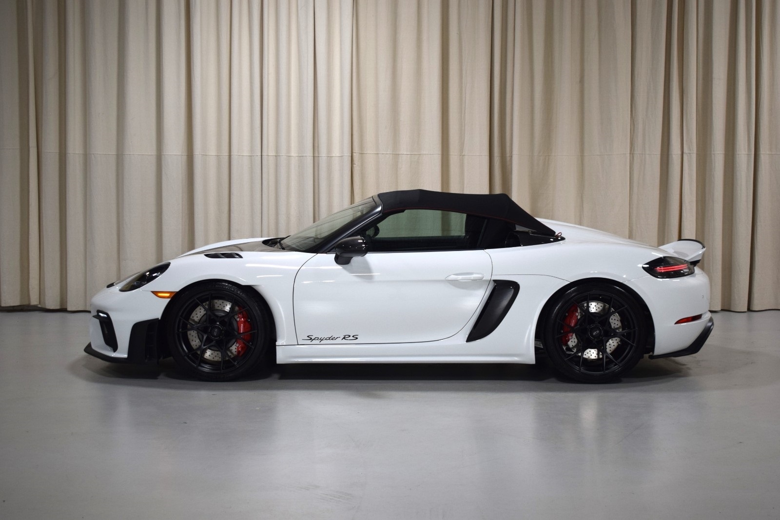 Thumbnail: 2024 Porsche  - 5