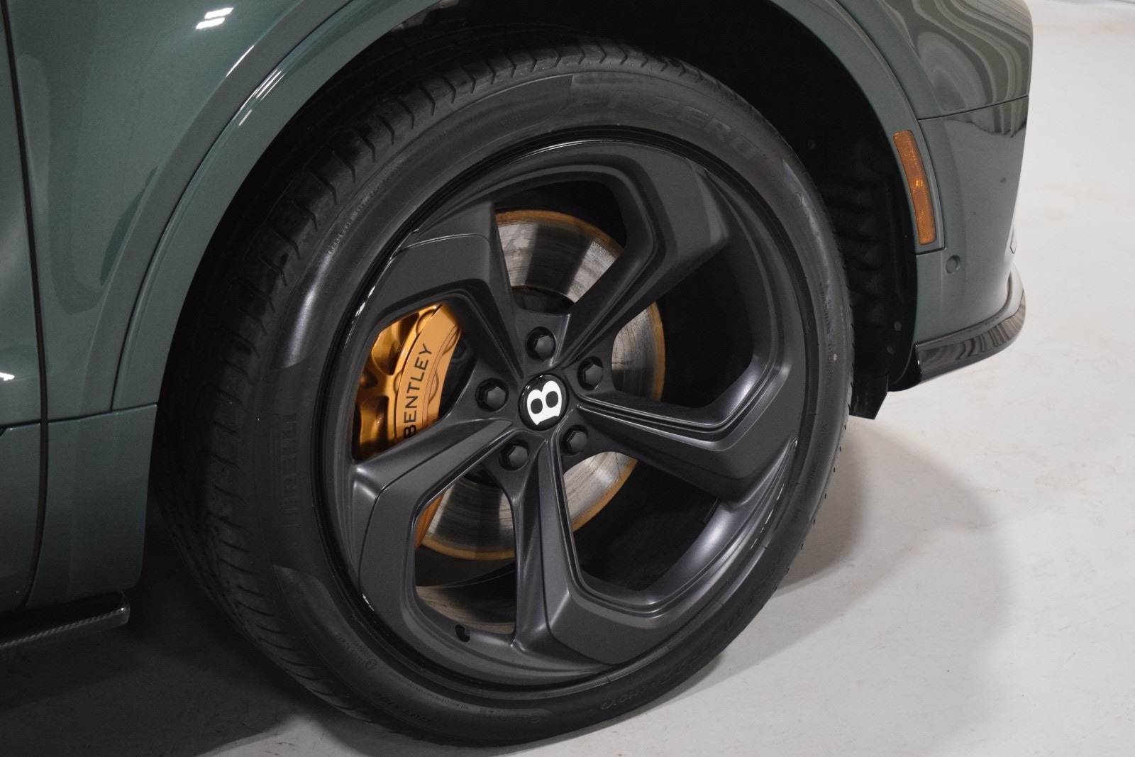 Thumbnail: 2022 Bentley Bentayga - 7