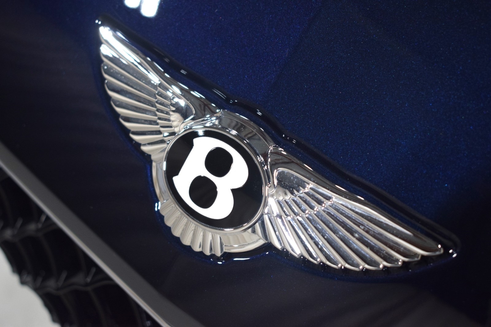 Thumbnail: 2025 Bentley Bentayga - 9